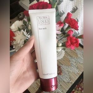 Nu Skin 180° Face Wash contains 10 percent active, efficacious Vitamin C.